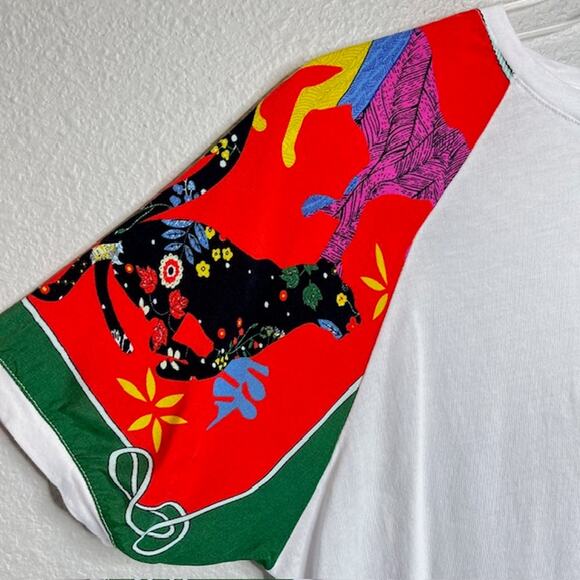 Tiffany & Tomato Womens White T-Shirt Size Medium Patterned Sleeve - Picture 3 of 7